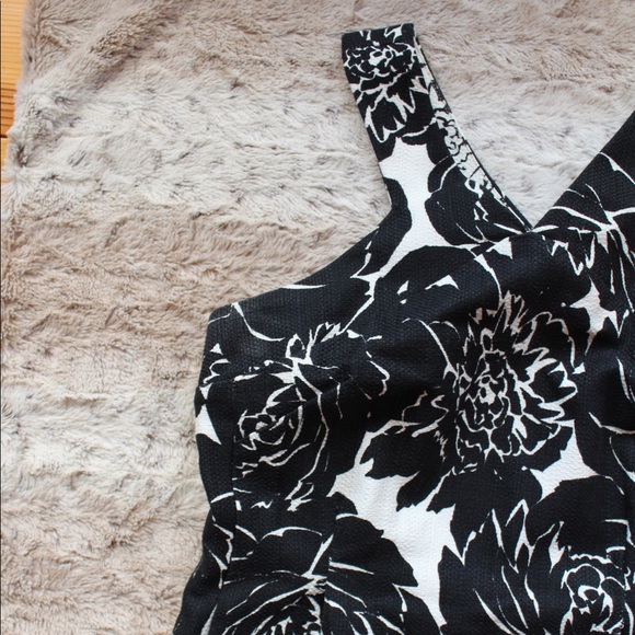 Just... Taylor Black and White Floral Midi Dress - Picture 2 of 8